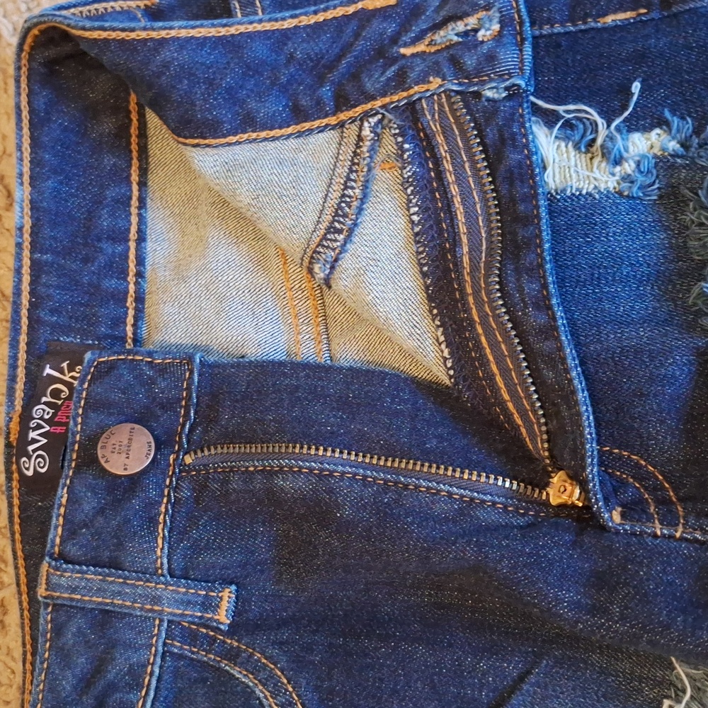 SWANK High Rise Ripped & Distressed Skinny Leg Jean. Size 1 - Picture 14 of 17